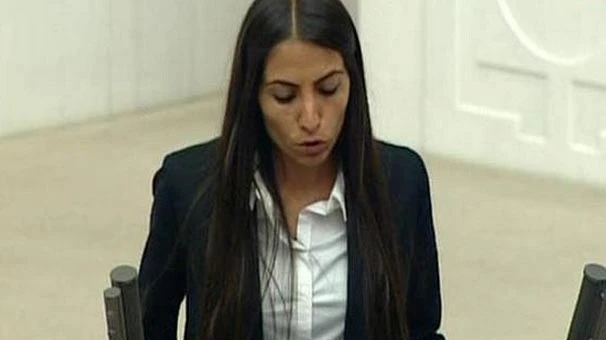 HDP'li Sarıyıldız ve Hezer'in vekillikleri düşürüldü