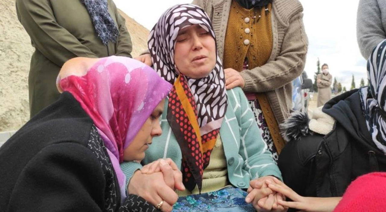 Boğazı kesilmiş halde bulunmuştu! 23 yaşındaki hemşirenin ölümünü çantasından çıkan not aydınlattı