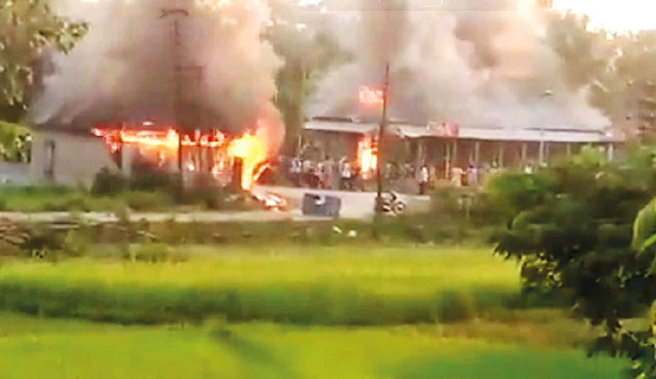 Hindistan'da 16 camiye saldırdılar