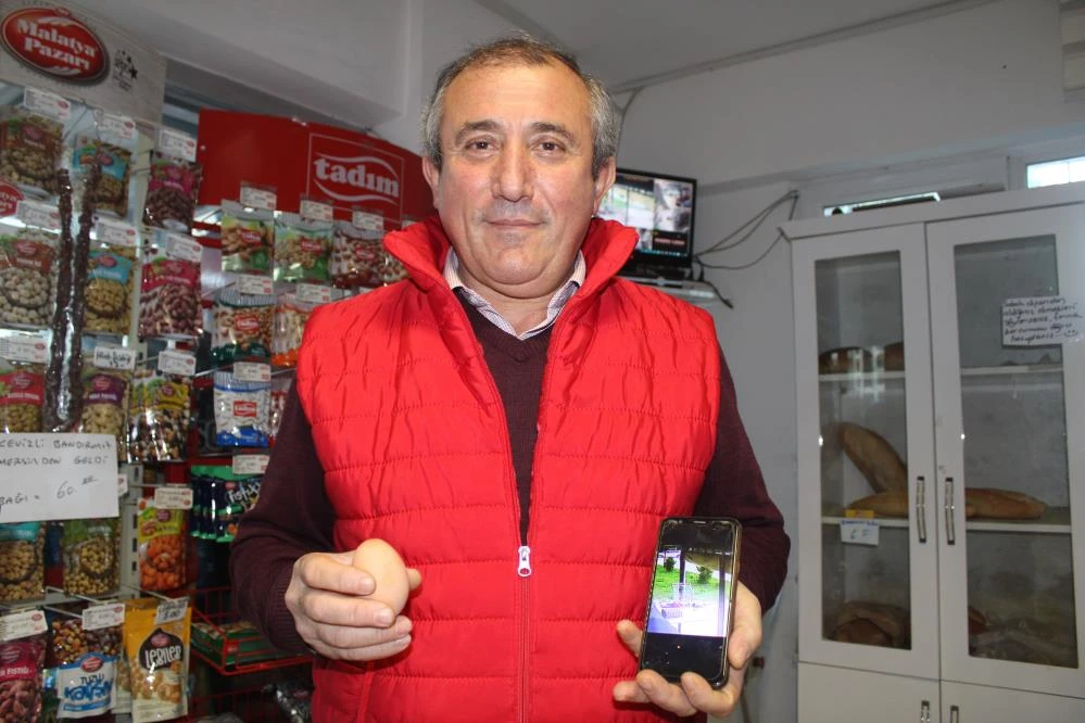 Marketten yumurta ve cips çalan hırsızı yakaladı! Müşteri sanarken karga çıktı
