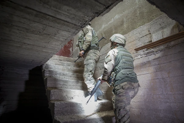 Tünelde tam teşekküllü hastane