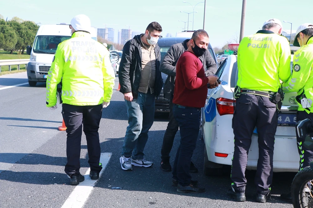 İstanbul’da sokağa çıkma yasağı öncesi tedbirler artırıldı