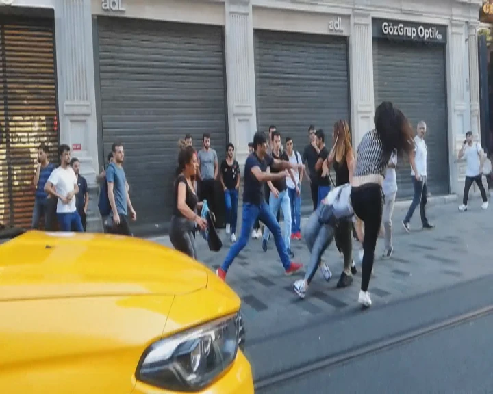 İstiklal Caddesi'nde 'meydan savaşı'