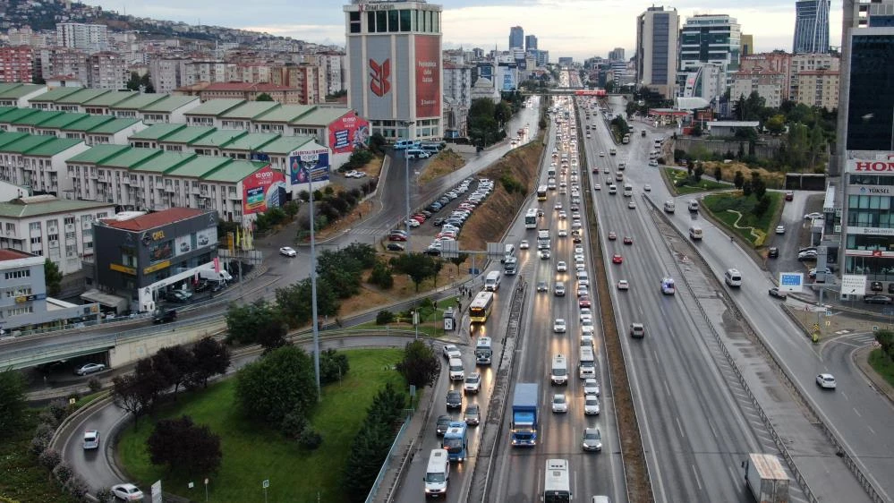 İstanbul’da yağışlar trafiği vurdu, yoğunluk yüzde 60'a dayandı