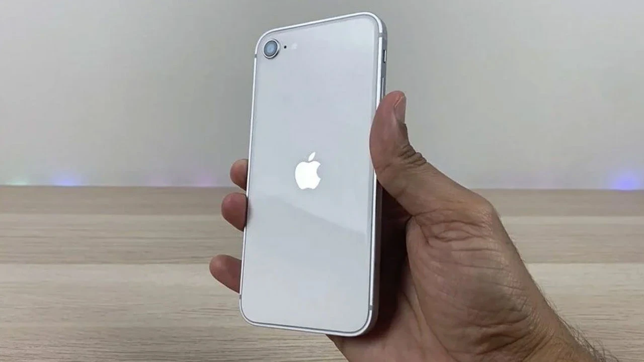 iPhone SE 3'ün ilk görüntüleri sızdı! Ucuz iPhone geliyor
