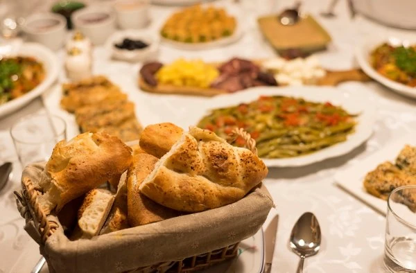 Prof. Dr. Bingür Sönmez uyardı: "İftarda arka arkaya içilen sigara ölüme neden olabilir"