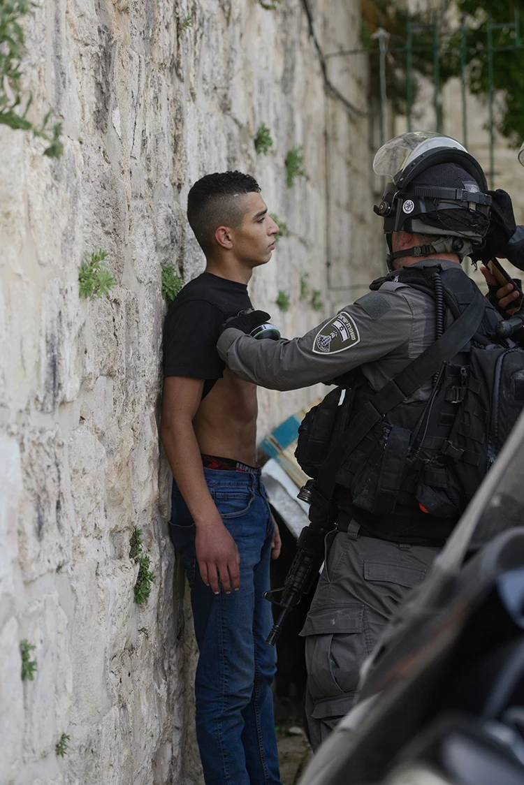 Mescid-i Aksa'da nöbet tutan Filistinlilere müdahale