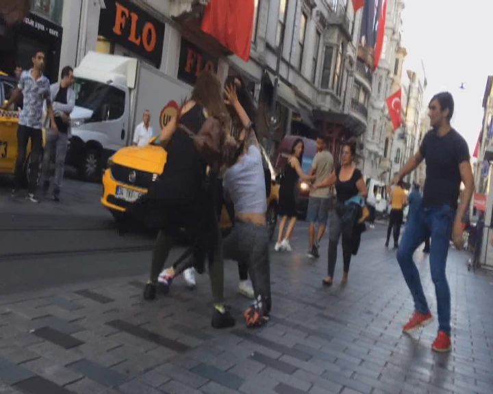 İstiklal Caddesi'nde 'meydan savaşı'