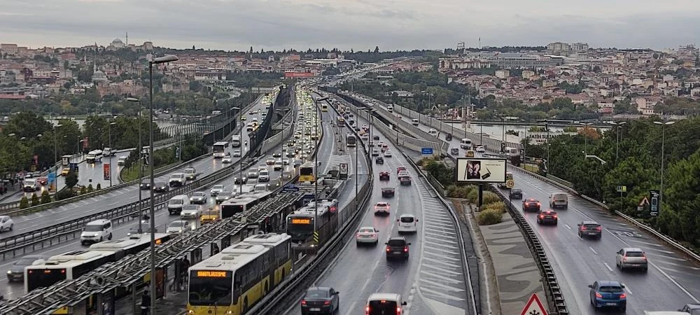 İstanbul’da yağışlar trafiği vurdu, yoğunluk yüzde 60'a dayandı