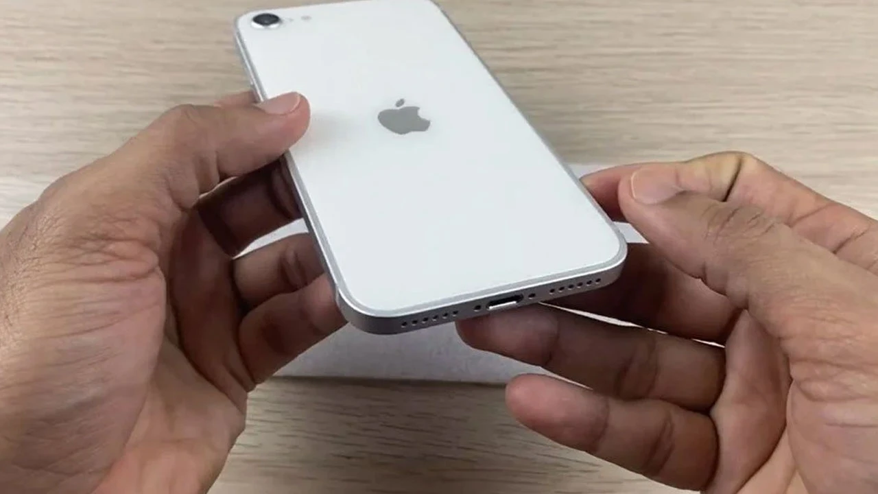 iPhone SE 3'ün ilk görüntüleri sızdı! Ucuz iPhone geliyor