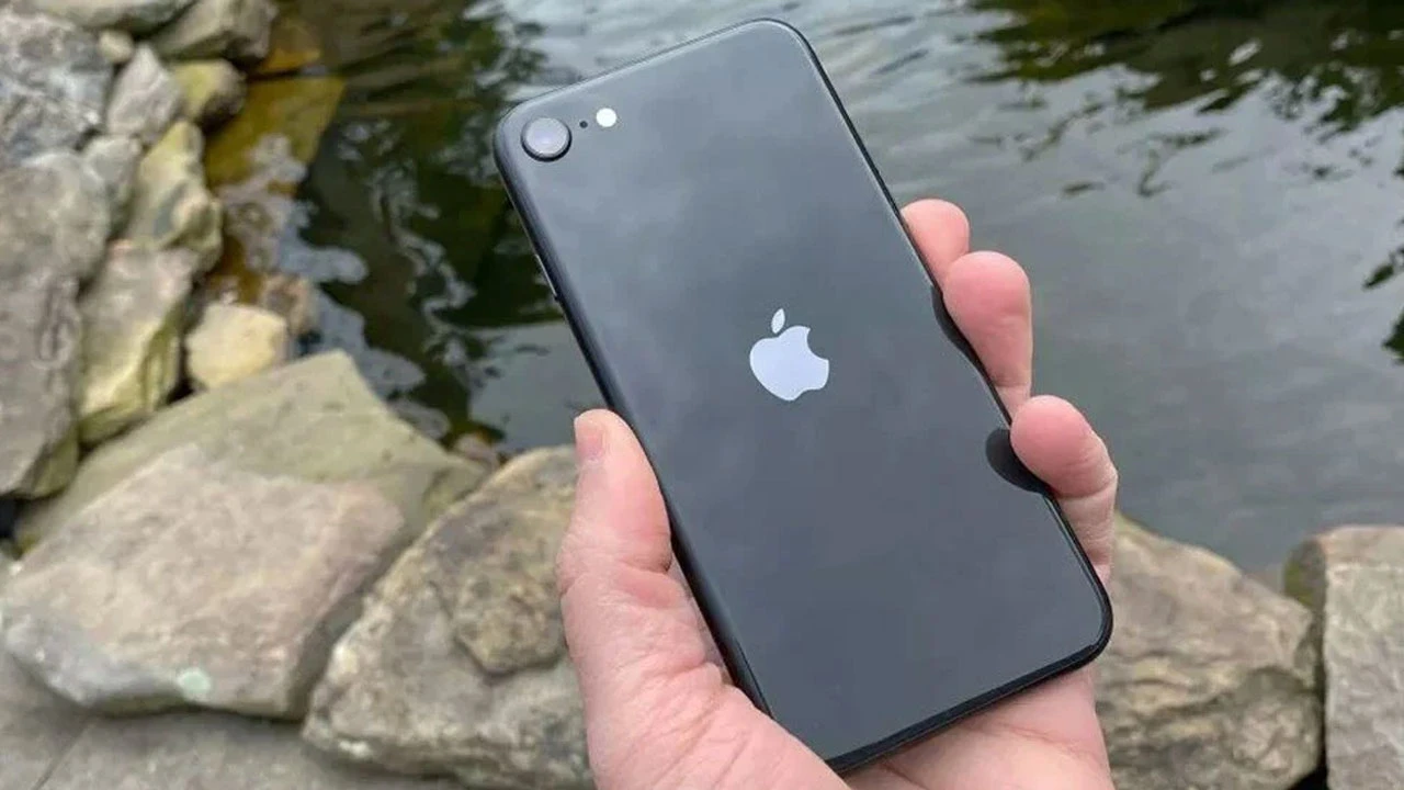 iPhone SE 3'ün ilk görüntüleri sızdı! Ucuz iPhone geliyor