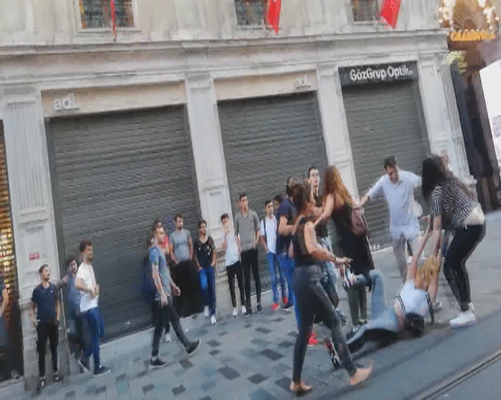 İstiklal Caddesi'nde 'meydan savaşı'