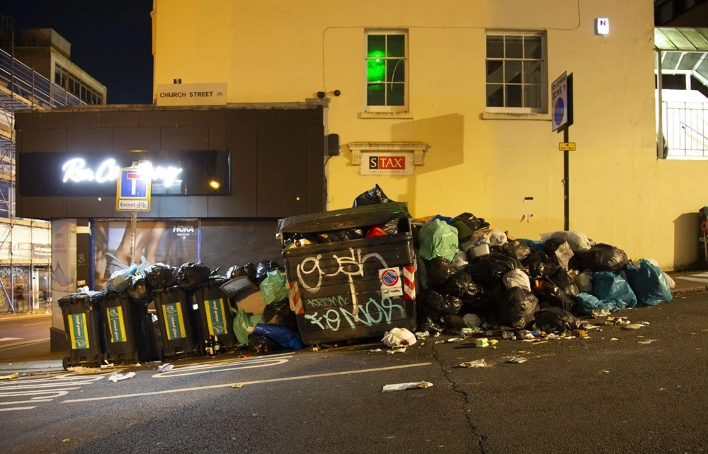 İşçiler grevde: İngiltere sokakları çöplere teslim