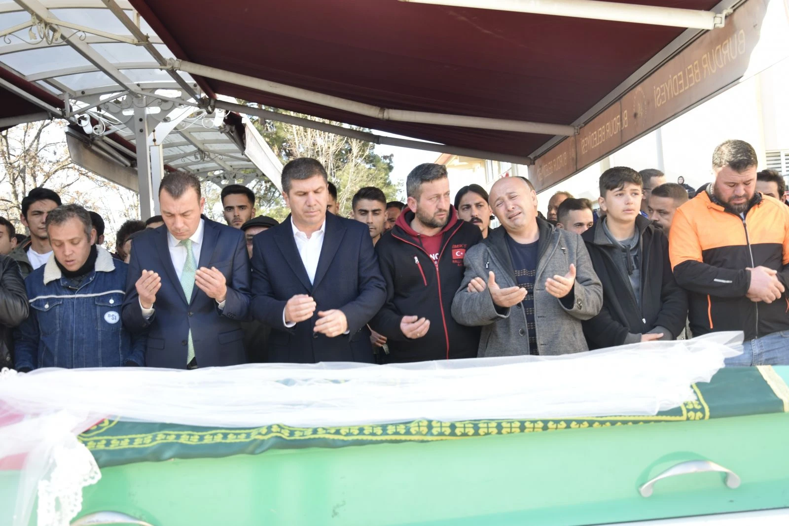 Kansere yenik düşen İrem gözyaşları arasında toprağa verildi