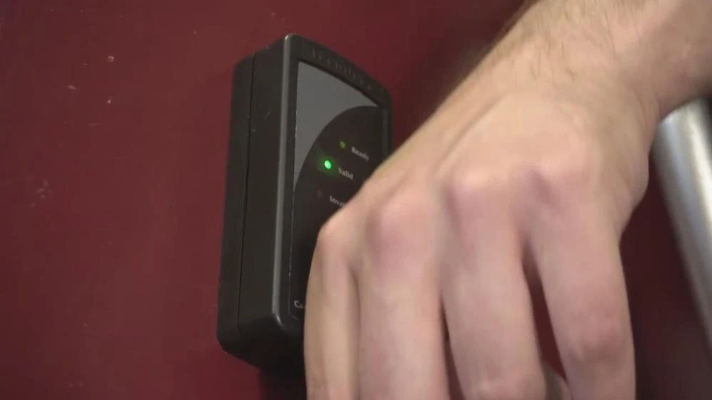 Türk Iron Man derisinin altına çip yerleştirdi: Yürüyen anahtar