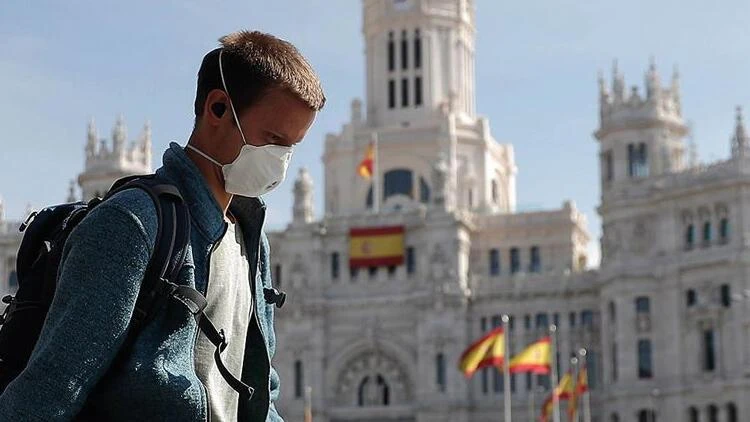 Covid-19'un Nu (Omicron) varyantı bir ülkeye daha sıçradı