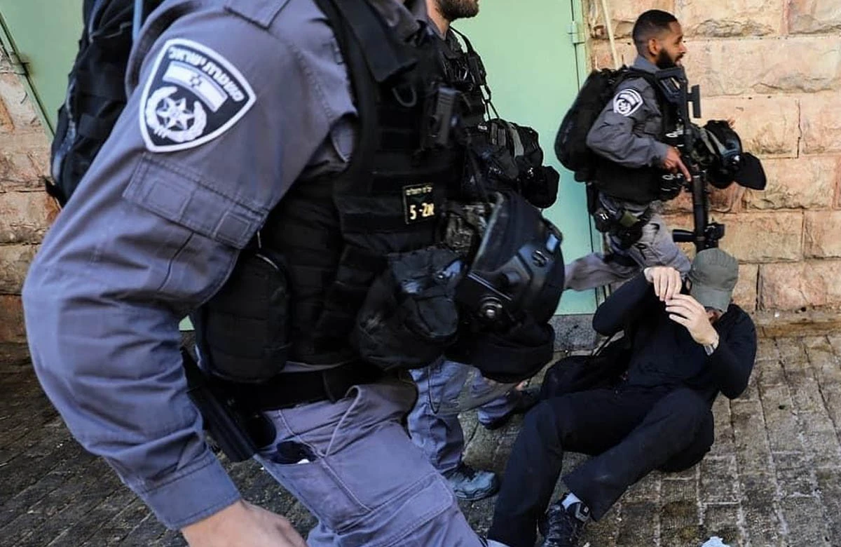 Fanatik Yahudiler, polis eşliğinde Aksa'ya baskın yaptı