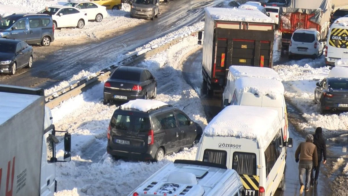 İstanbul otoparka döndü! Vali Yerlikaya’dan çağrı