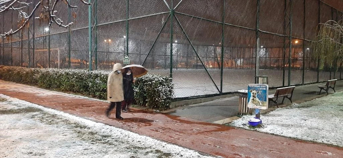 İstanbul'da beklenen kar yağışı başladı