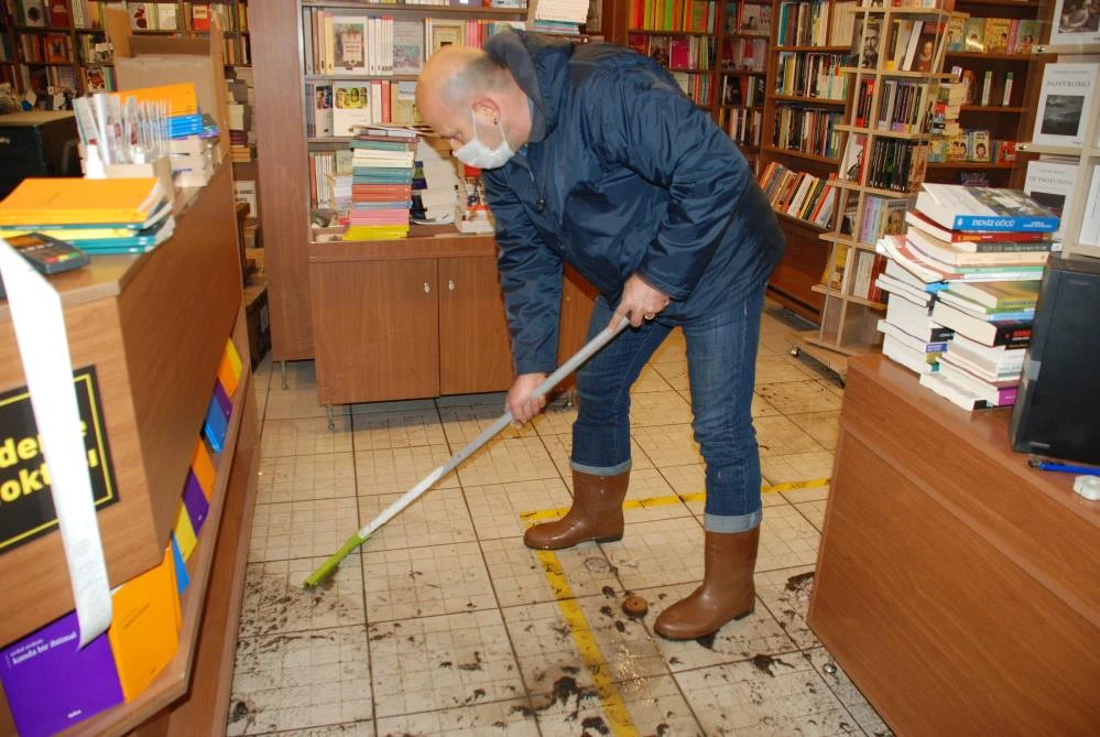 İzmir’de sular çekildi