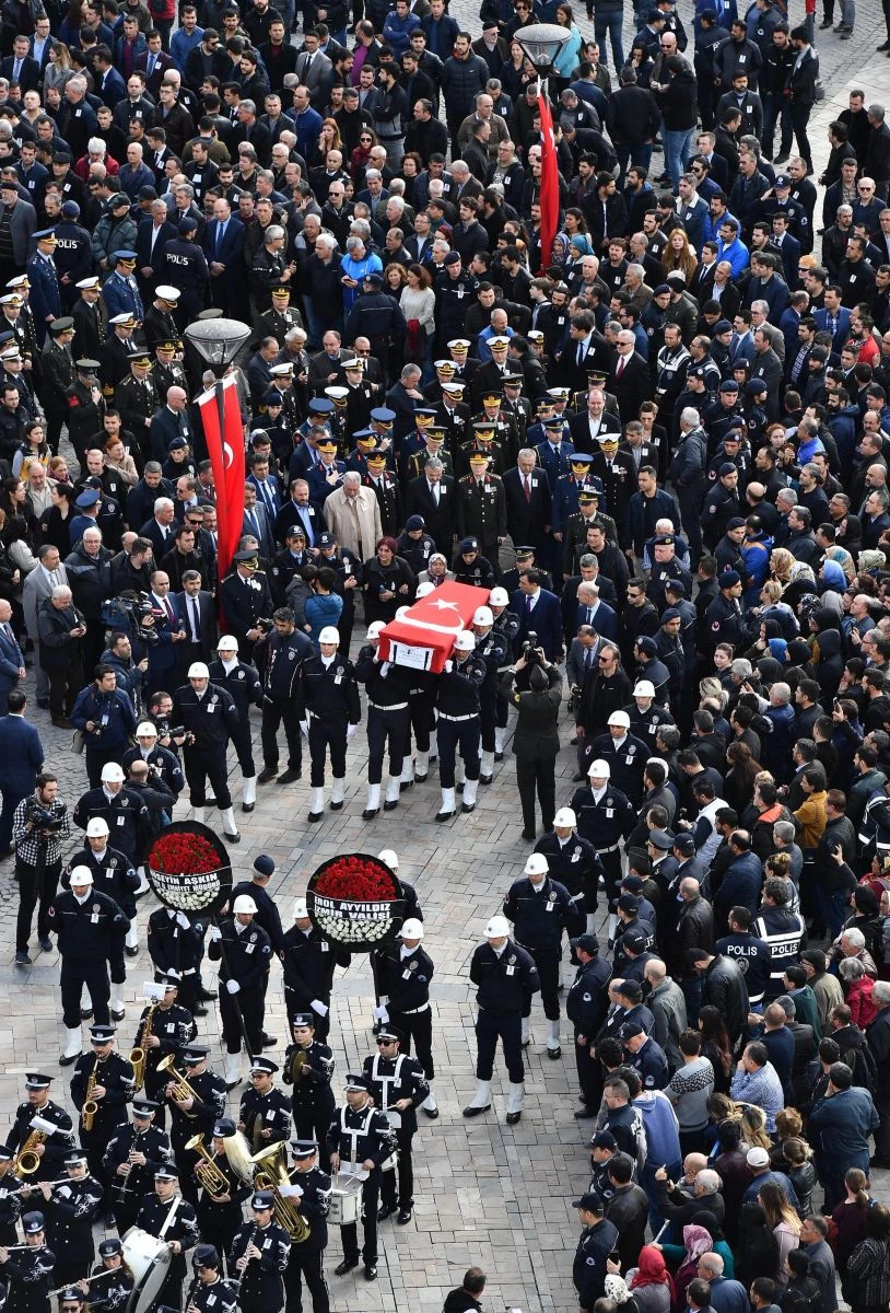 İzmir'de bıçaklı saldırıda şehit olan polis için tören düzenlendi