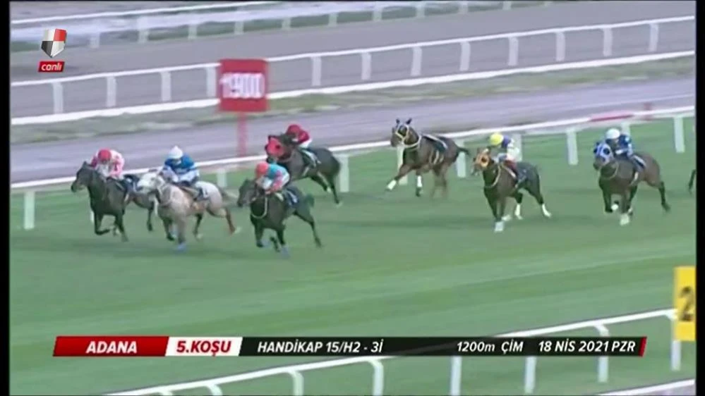 Attan düşen jokeyin ailesinin acılı bekleyişi