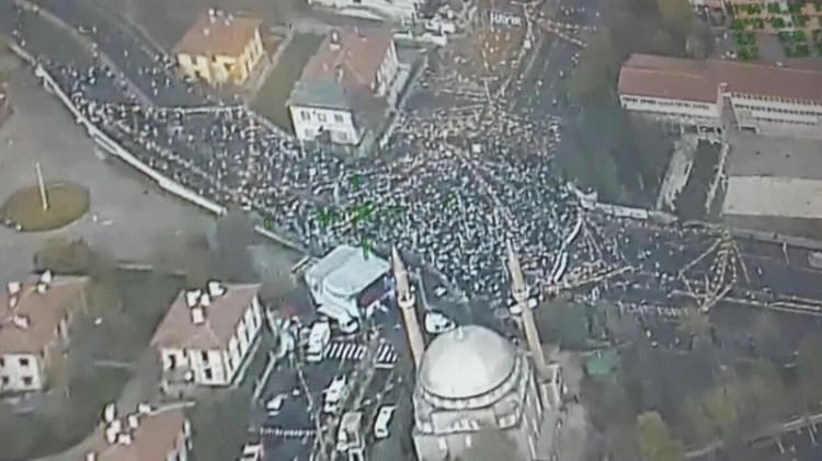 Hdp'nin diyarbakır mitinginde beklenenin altında katılım: referandum çalışmaları sonuç vermedi