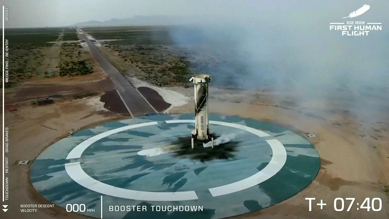 Dünyanın en zengini uzaydan döndü