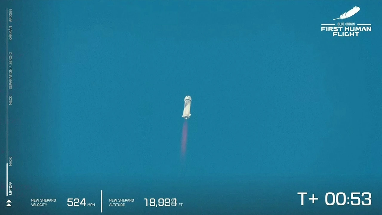 Dünyanın en zengini uzaydan döndü