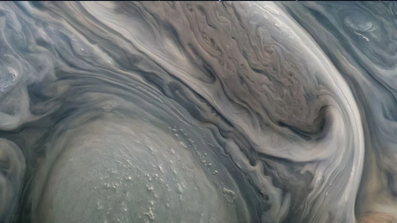 NASA, Jüpiter'den gelen ürkütücü kaydı paylaştı