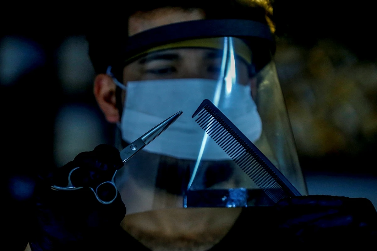 Berber ve kuaförler açıldı!