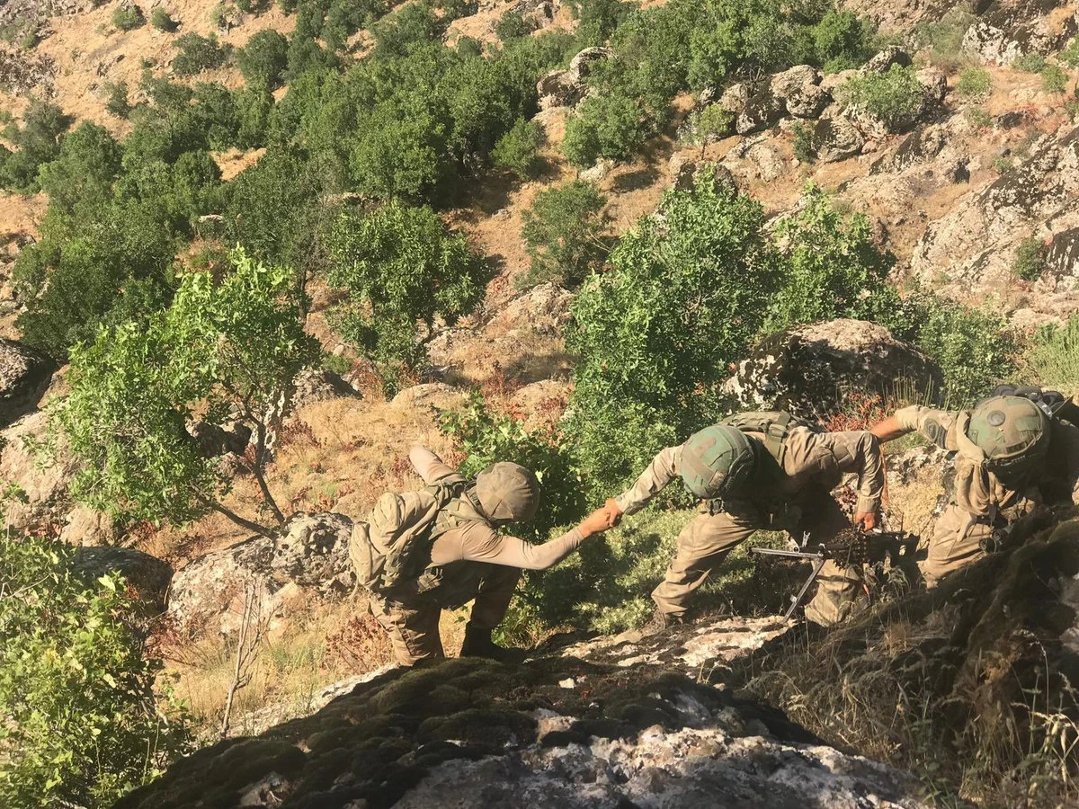 Komandolar teröristlere göz açtırmıyor