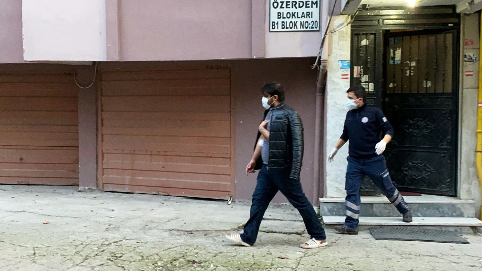 İki kardeş birbirini bıçakladı