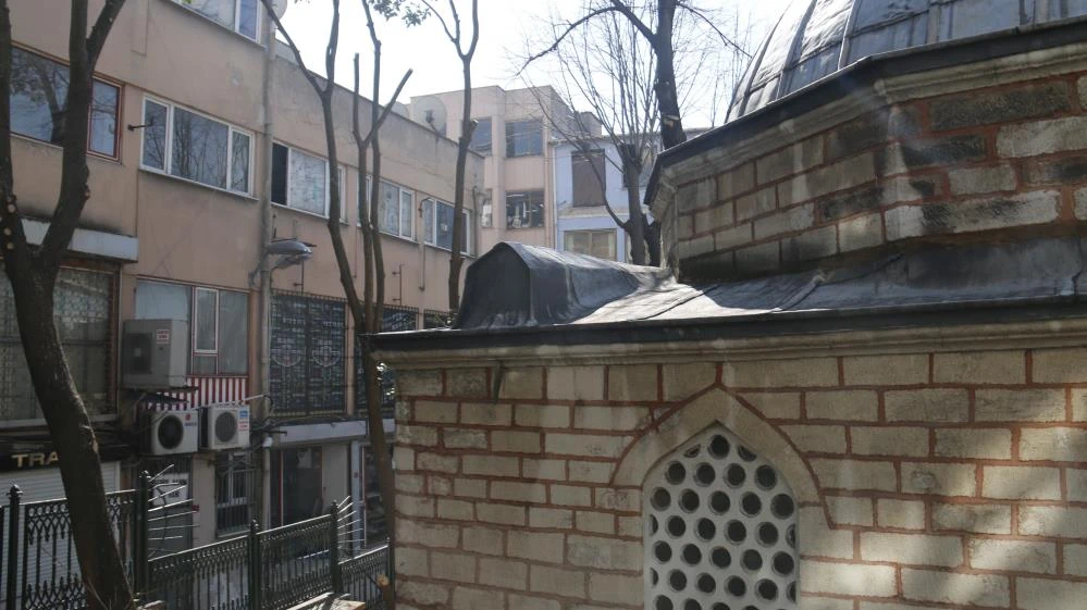 Kubbedeki tabut görenleri şaşırtıyor