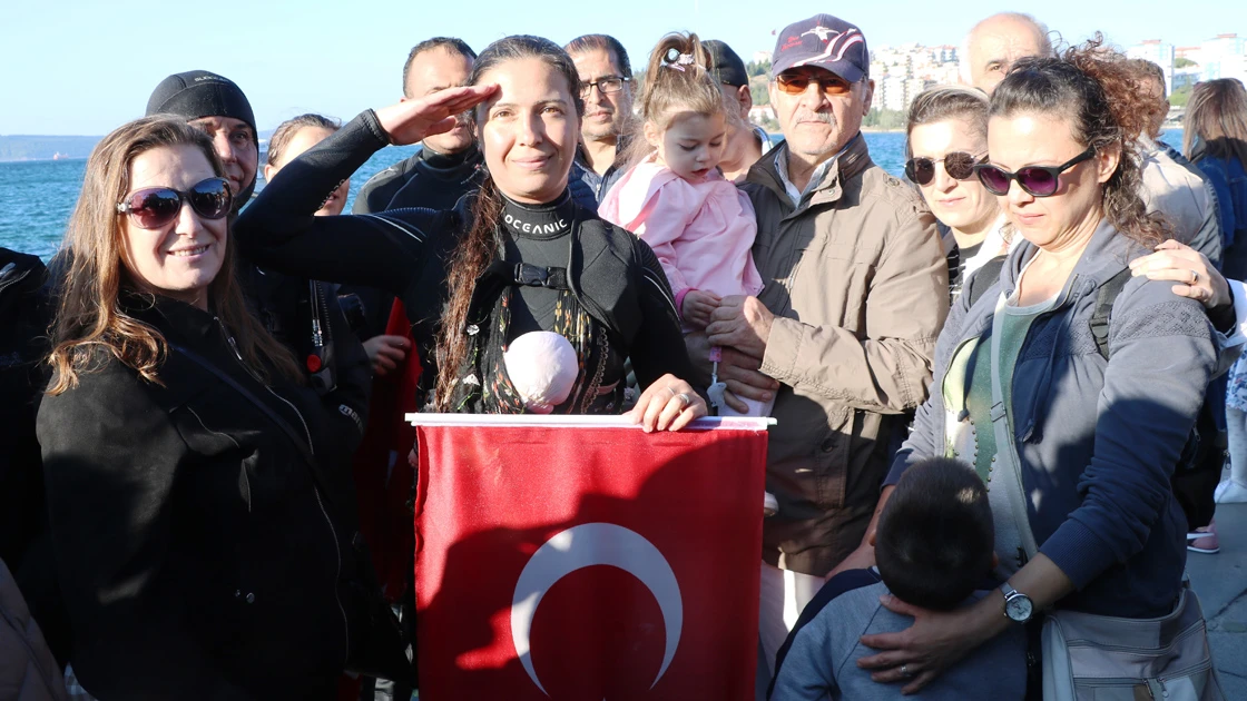 Kadın şehitler anısına suyun altındaki kağnıyı çekti