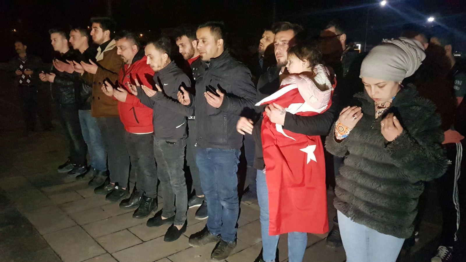 İdlib şehitleri için konvoy yapılarak dua edildi