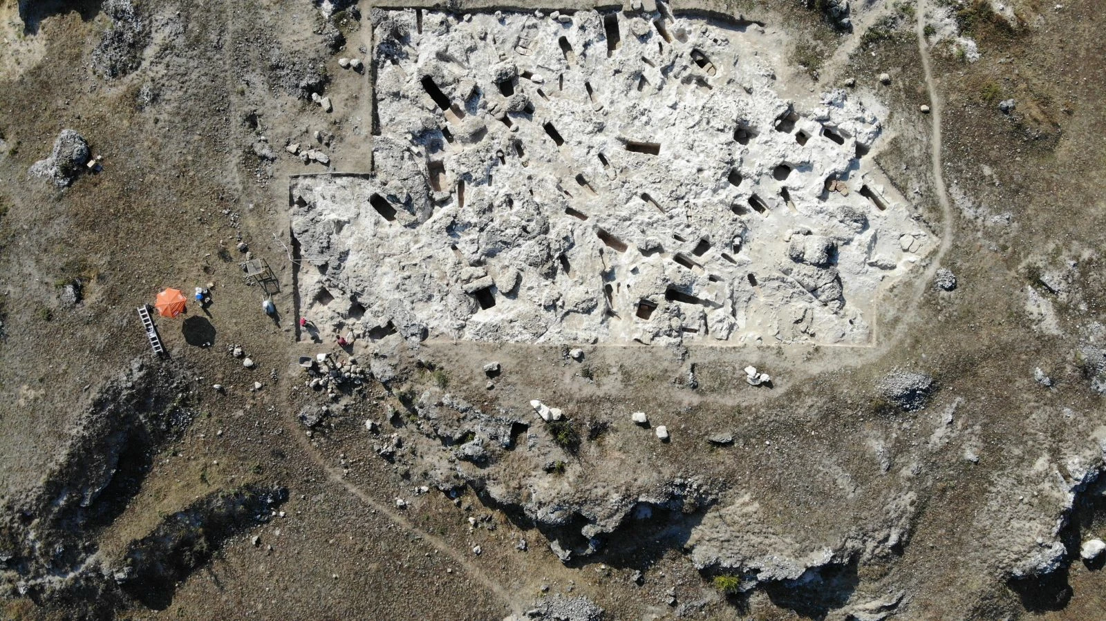 Karadeniz’in Zeugması'ndaki mezardan 1800 yıllık ölü hediyeleri çıktı