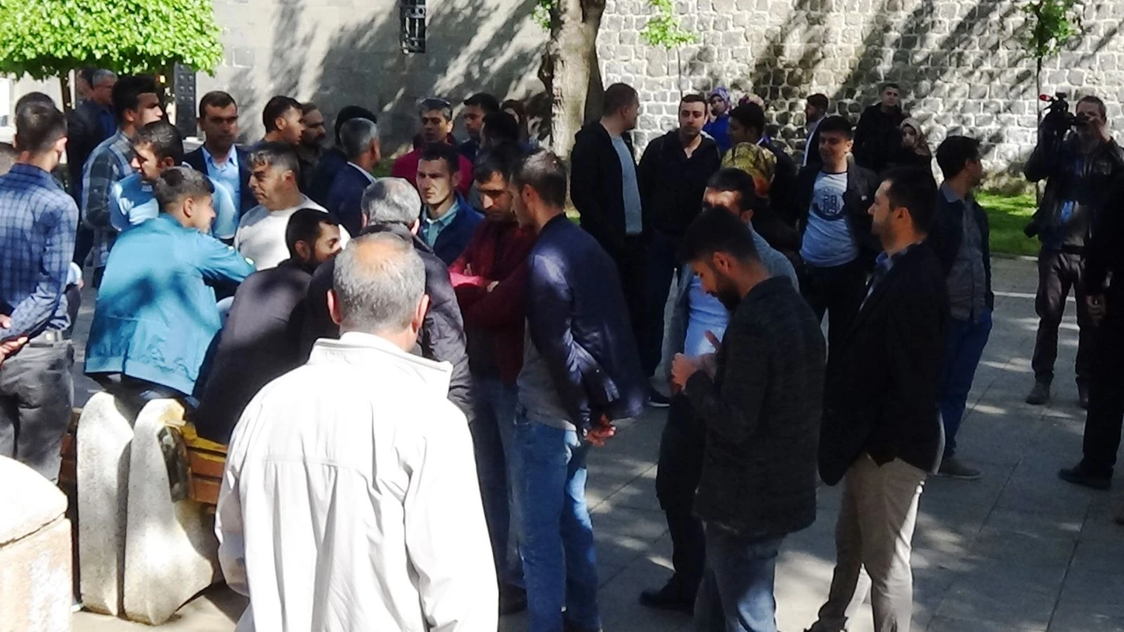 Kayyum aldı, HDP’li belediye başkanı kovdu