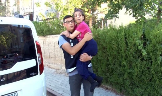 Annesi kilitledi, polis çilingirle kurtardı
