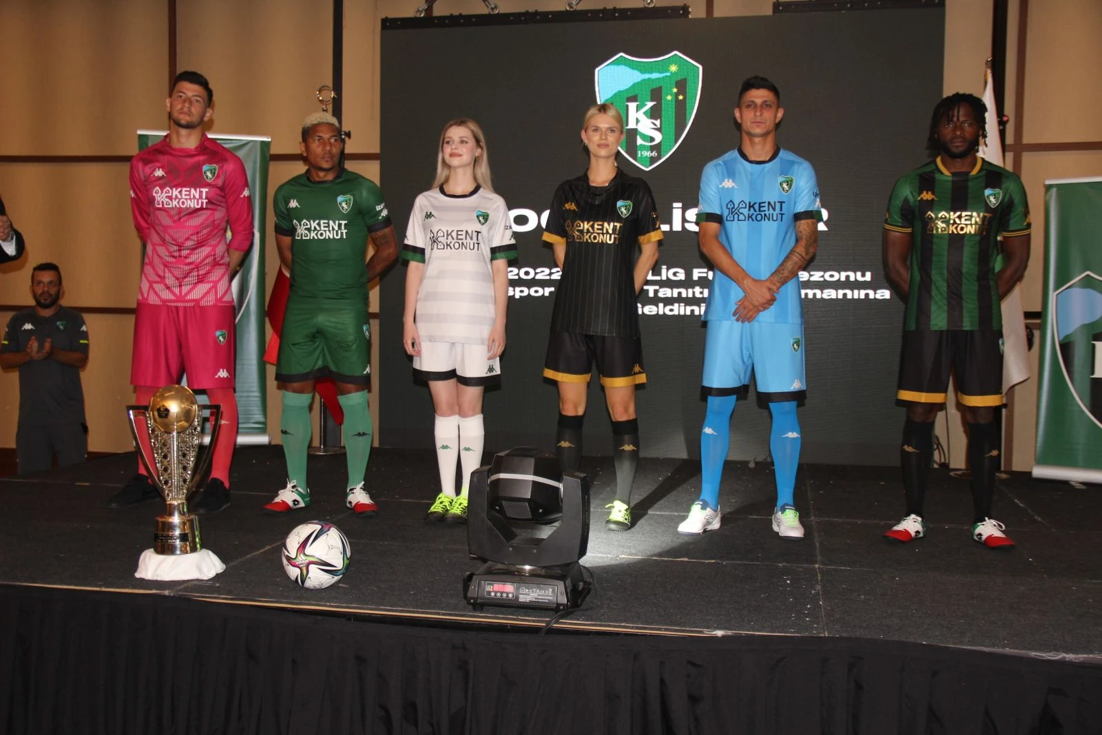 Kocaelispor’un yeni sezon forması tanıtıldı