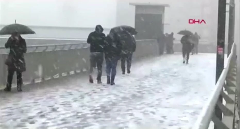 İstanbul'da kar yağışı başladı