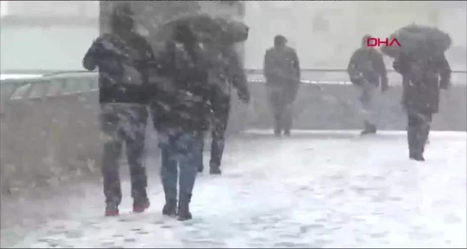 İstanbul'da kar yağışı başladı