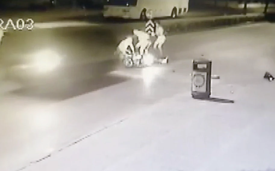 Antalya'da korkunç kaza! Kazazedeye yardıma koşanları ezdi