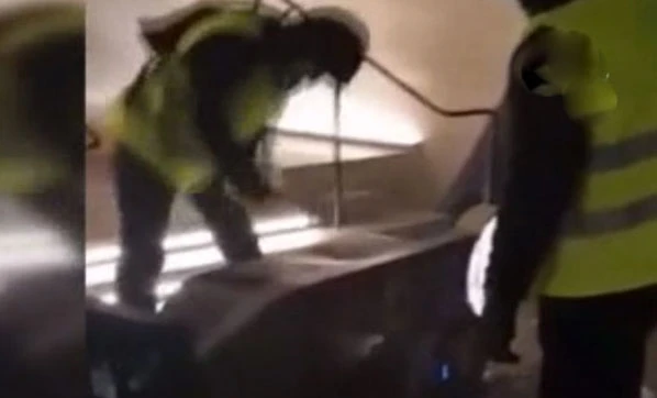 Kabus gibi gece! Fransa'da sanat eserlerini parçaladılar