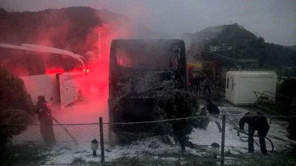 Kaçakçılar, uyuşturucu taşımayı reddeden 4 yolcu otobüsünü benzin dökerek yaktı