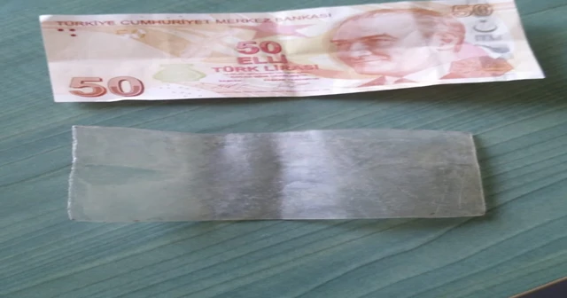 Hırsızlık yapan iki kadın, kapıları plastik aparatla açtı