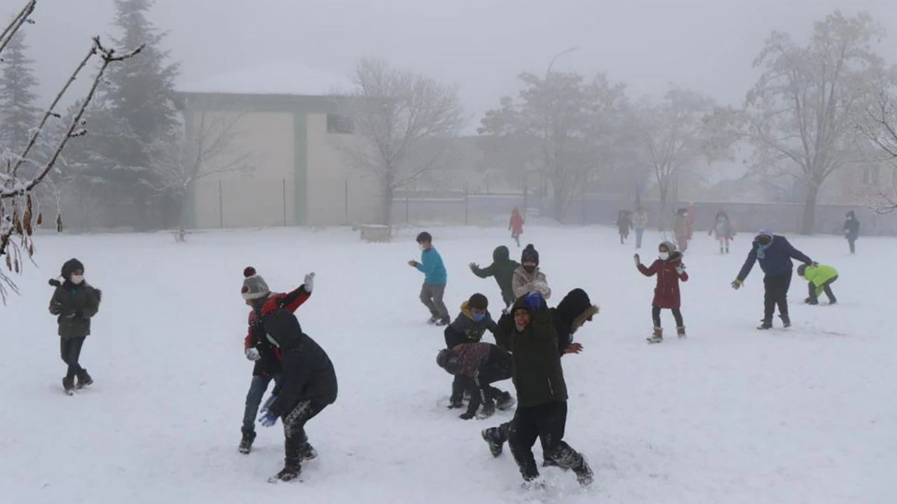 8 ilde eğitime kar engeli: Okullar tatil edildi