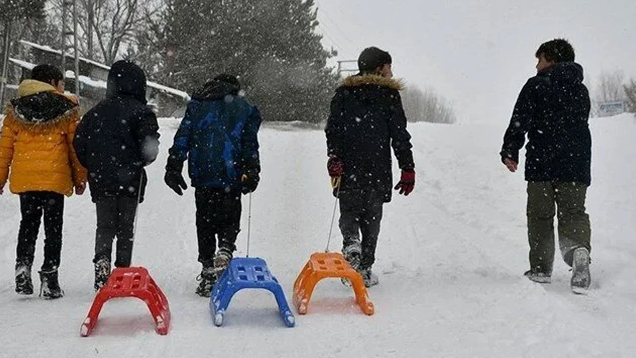 Çok sayıda ilden okullara kar tatili haberi geldi