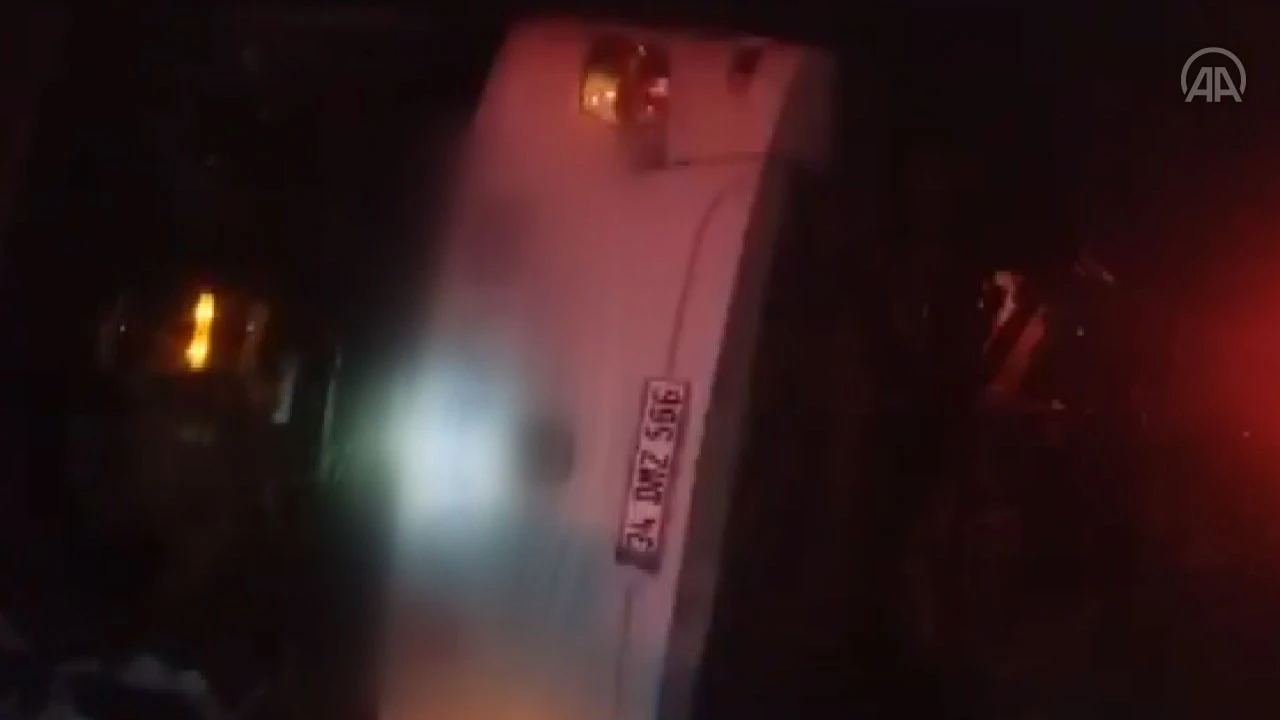 Son dakika: Kars'ta yolcu otobüsü devrildi! Çok sayıda ölü ve yaralı var