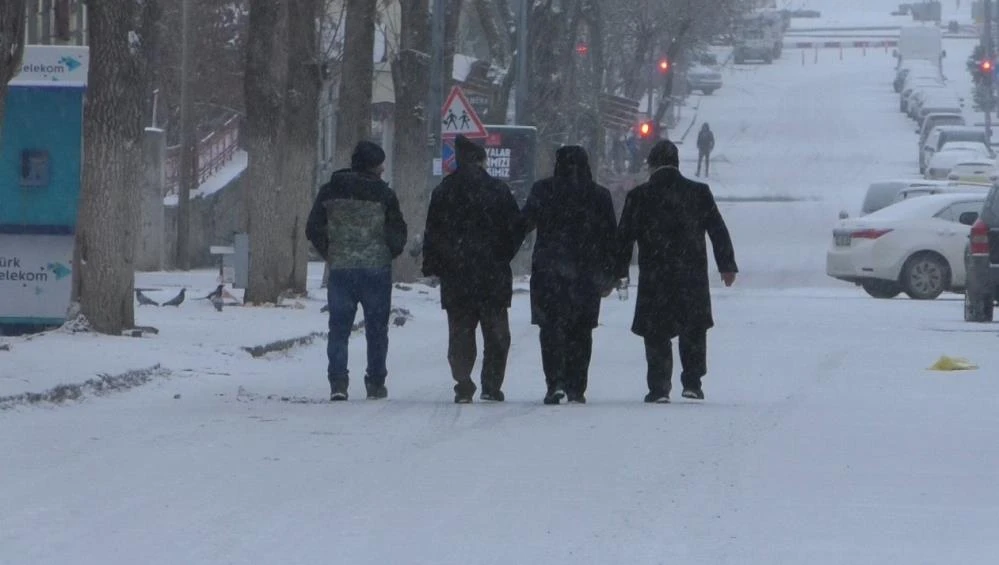 Kars beyaza büründü